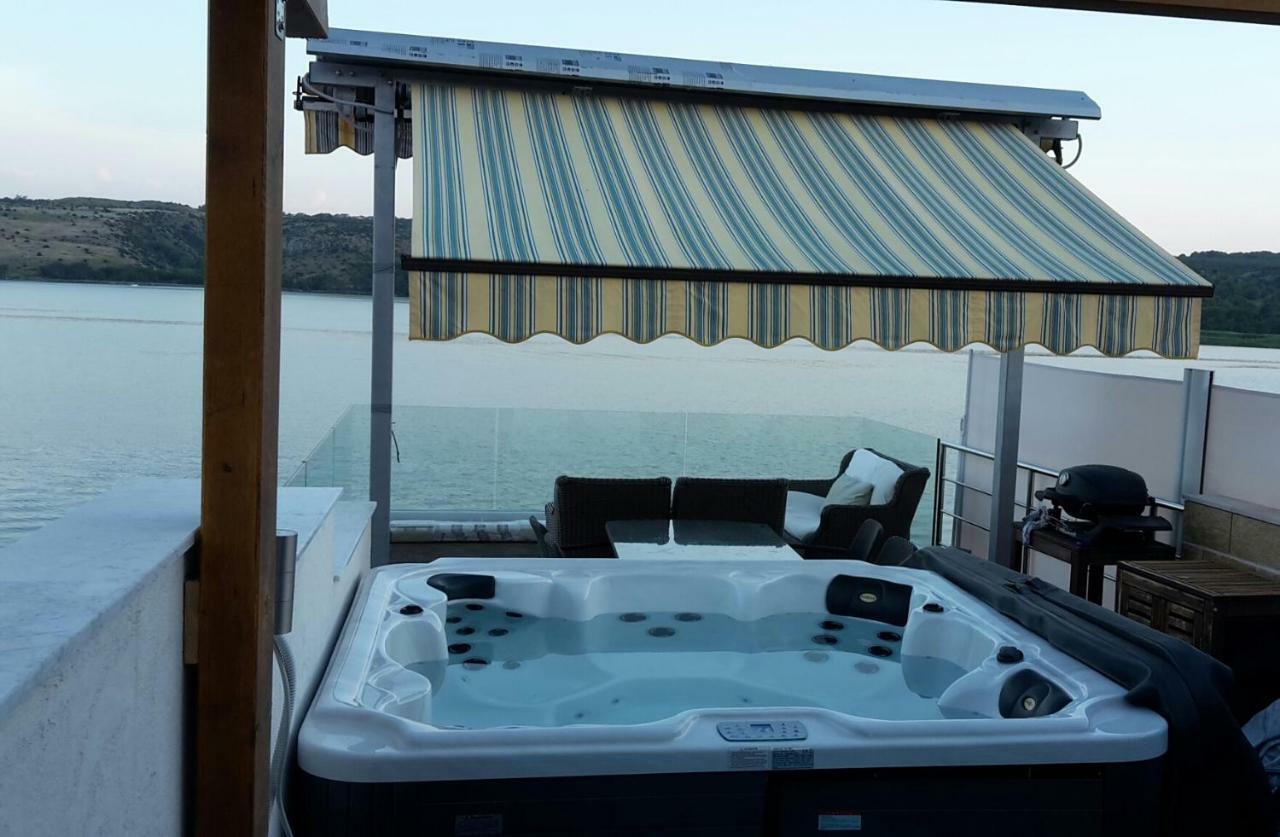 Luxury Apartment By The Sea With Private Whirlpool And Terrace 50M2 Posedarje Kültér fotó